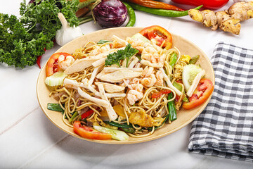 Fried noodles with prawn and vegetables