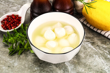 Small mozzarella mini cheese balls