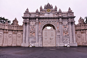 Naklejka premium Gate of Dolmabahce Palace in Istanbul, Turkey