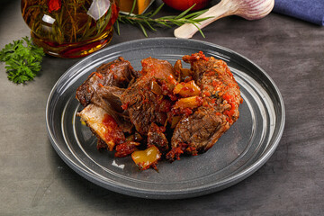 Baked beef ribs with vegetables