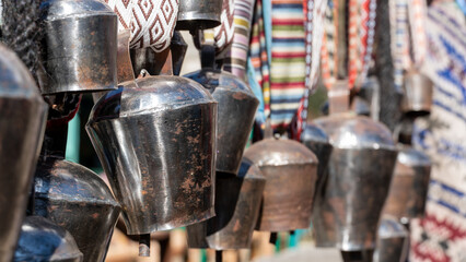 Nahaufnahme von Glocken für Esel