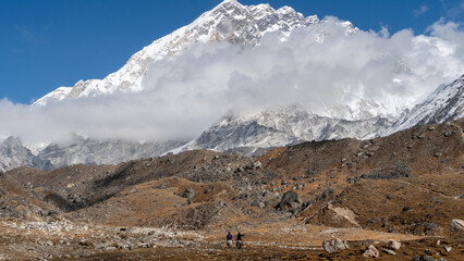 Grandiose Berglandschaft im Himalaya auf dem Everest-Base-Camp-Trek in Nepal