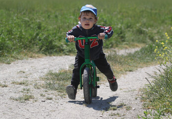 Fototapeta premium baby on balance bike