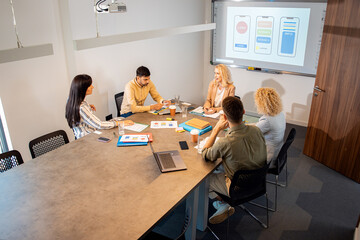 Obraz premium Group of business people working while sitting in a meeting room.