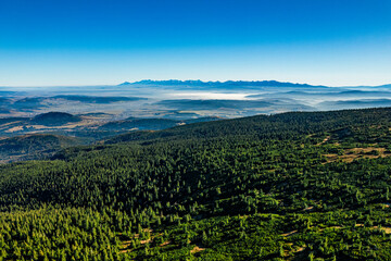 Góry jesienią w Polsce, Beskid Żywiecki, panorama z lotu ptaka z Pilska. © Franciszek