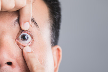 A diabetic patient's eye, symbolizing the risks of diabetic retinopathy and macular degeneration....