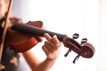 close of of pegs on a violin with a child playing