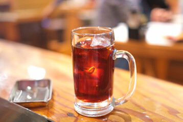 烏龍茶などのお茶をジョッキで