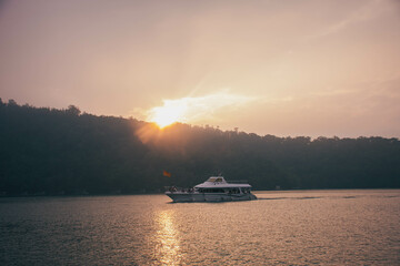 Fototapeta premium SUN MOON Lake