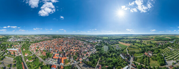 Die mittelfränkische Stadt Bad Windsheim an der Aisch im Luftbild