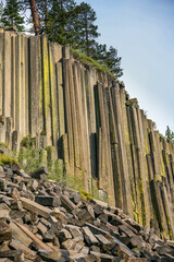 ‏Volcanic Hexagons rock formations in California’s Devil’s Postpiles National Monument....