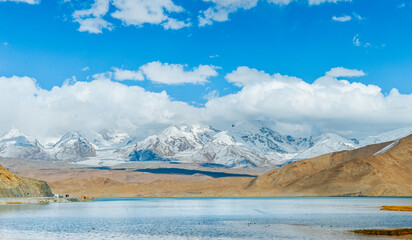The beautiful autumn scenery of Kala Kule Lake on the Pamir Plateau in Akto County, Xinjiang, China.