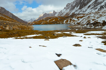 The autumn snowscape on the mountaintop of Haxilegen Mountain along Duku Highway on the Pamir Plateau in Akto County, Xinjiang, China during September