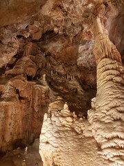 Paysage de concrétions à la grotte de Dargilan