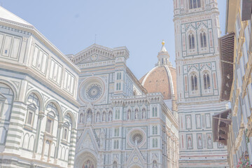 włoski kościół w słońcu © Pawel