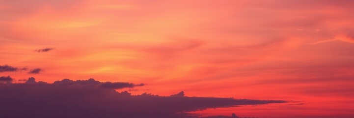 Obraz premium Vibrant hues of orange, pink, and purple in a dramatic sunset sky, evening, sunset, purple