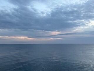 Obraz premium clouds over sea in the evening 