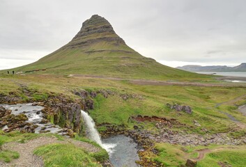 montagne Kirkjufell en Islande située à Grundarfjordur