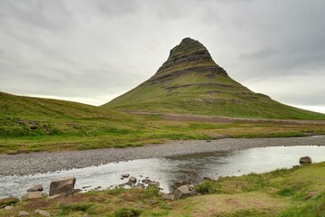 montagne Kirkjufell en Islande située à Grundarfjordur