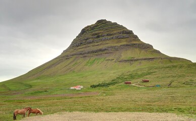 montagne Kirkjufell en Islande située à Grundarfjordur