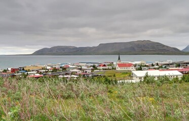 ville de Grundarfjordur située au fond de son fjord