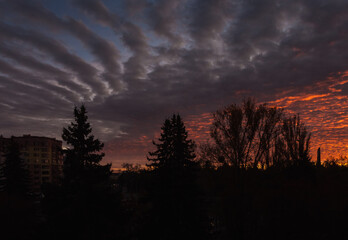 Naklejka premium Sunset. Clouds in the evening sky. View from the window on the street. Lutsk, Ukraine