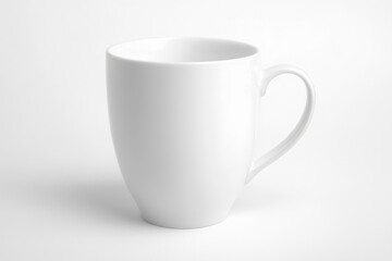 Fototapeta premium Minimalistische weiße Kaffeetasse Porzellan Tasse für Kaffee Tee schlichtes Design Moderne Tasse Fotografie weißer Hintergrund Dekoration Büro Küchendekor Geschenkidee für Kaffeeliebhaber