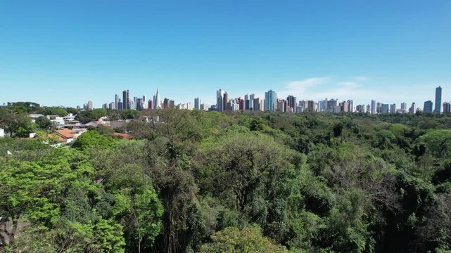 Vista A&eacute;rea da cidade de Maring&aacute;, Parana, Brasil. Parque do Ing&aacute; em Maring&aacute;.