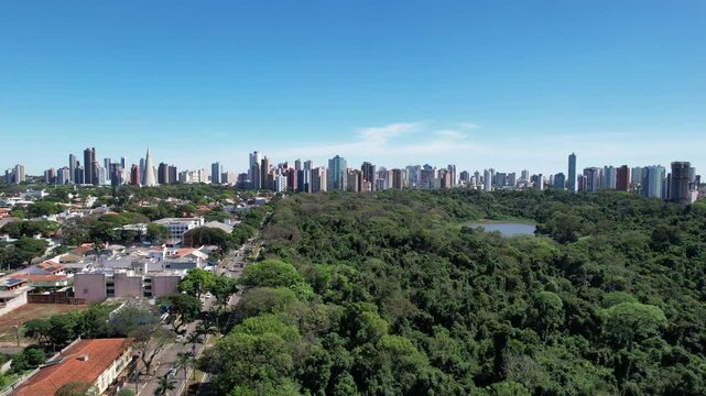Vista A&eacute;rea da cidade de Maring&aacute;, Parana, Brasil. Parque do Ing&aacute; em Maring&aacute;.