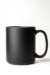 Obraz premium Minimalistische schwarze Kaffeetasse Keramik Becher schlichtes Design für Kaffee Tee modernes elegantes Trinkgefäß matte Oberfläche stilvoller Kaffeebecher für Zuhause Büro Dekoration Geschenkidee