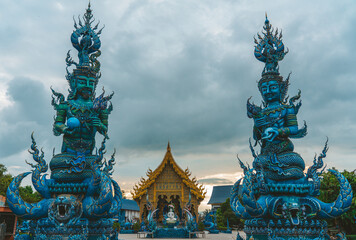 Fototapeta premium The blue temple in chiang tai Thailand