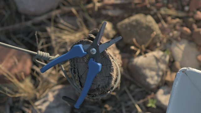 Tijera de cortar sobre piedras