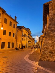 Abend in italienischer Altstadt
Evening in Italian city