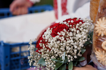 Elegant Floral Bouquet with Red Roses and Baby's Breath