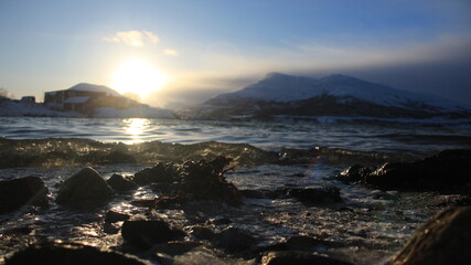 Winter landscapes in Norway showcase serene snowy mountains, icy fjords, and peaceful coastal views. Capturing the beauty of snow-covered trees, quiet roads, and glowing sunsets creates a sense of cal