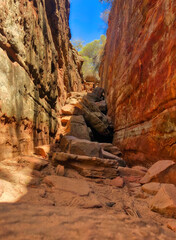 Obraz premium Narrow Canyon Pathway with Rocky Terrain