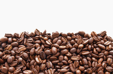 焙煎したコーヒー豆を俯瞰から撮影