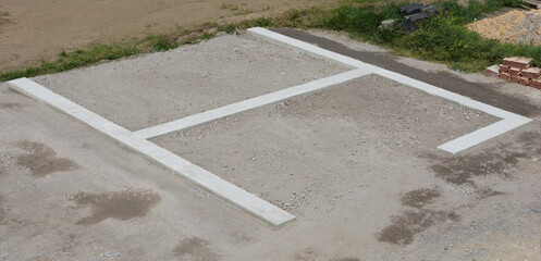 Gesamtansicht von fertigem Streifenfundament