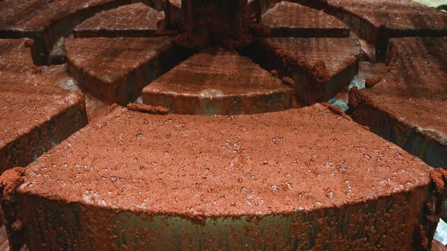 Potassium salt flotation process with machine tool at plant