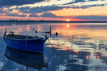 Mar Piccolo di Taranto al tramonto - Puglia, Italia
