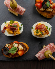  deviled eggs topped with crispy bacon and green onion, creating a savory and colorful appetizer. Perfect for party starters, gatherings, or holiday platters