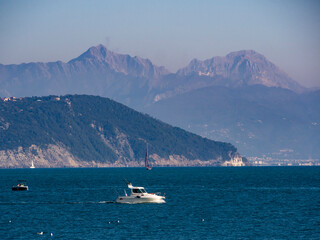 Italia, Liguria, Portovenere, l'isola di Palmaria e le Apuane.