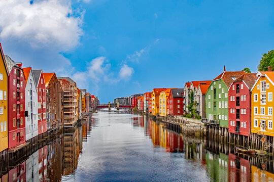 Norwegen,  Altstadt Bakklandet in Trondheim   