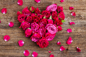 bunch of fresh mauve roses