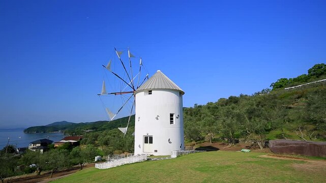 オリーブ公園の風車と瀬戸内海