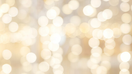 Fototapeta premium Blurry golden lights on a soft cream background, evoking a festive and celebratory mood with an abstract bokeh effect.