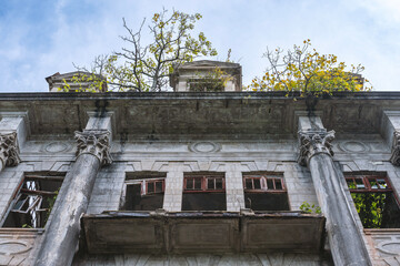 abandoned building decay