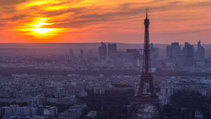 Obraz premium Panorama of Paris at sunset timelapse. Eiffel tower view from montparnasse building in Paris - France