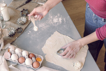 Cutting the dough with a baking tin