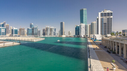 Obraz premium Panoramic timelapse hyperlapse view of business bay and downtown area of Dubai